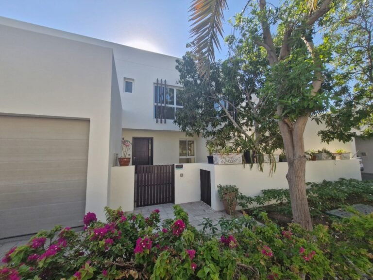 6 BR Spacious Freehold Villa in Al Mouj for Sale