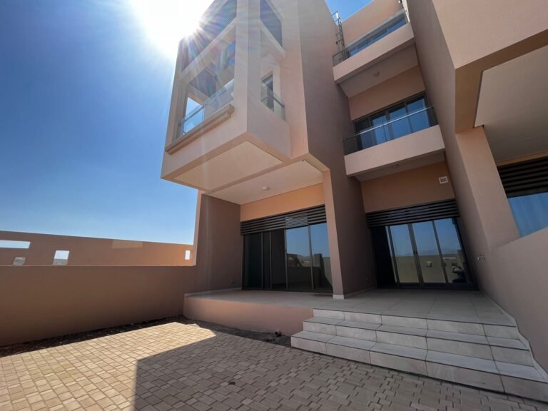 4 + 1 BR Brand New Freehold Townhouse with Rooftop Pool – Muscat Hill