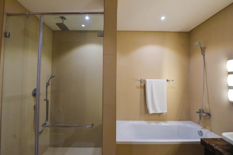 5 BR Villa with Private Pool & Garden in Muscat Bay