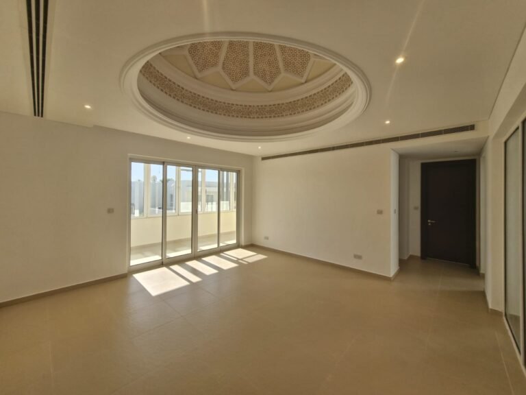 6 BR Spacious Freehold Villa in Al Mouj for Sale