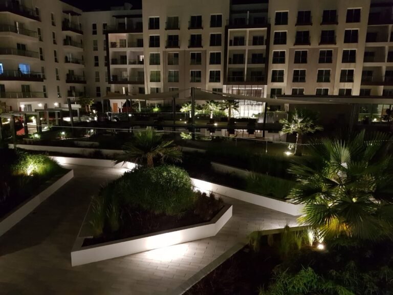 2 BR Stunning Freehold Apartment in The Gardens – Al Mouj
