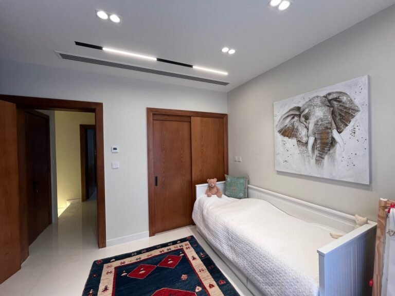 2 BR Fantastic Modern Townhouse in Al Mouj