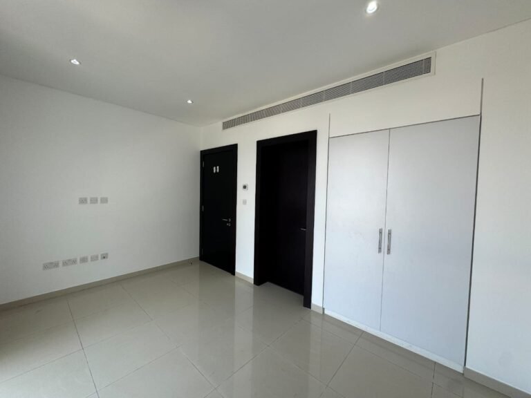 2 BR Corner Spacious Apartment in Al Mouj – Seaview