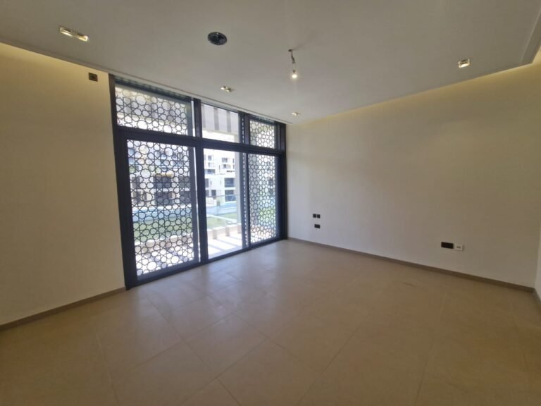 3 BR + Maids Room Improved Villa with Private Pool/Garden – Muscat Bay