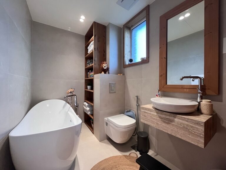 2 BR Fantastic Modern Townhouse in Al Mouj