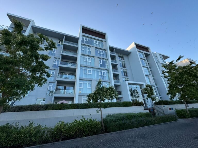 2 BR Corner Stunning Furnished Apartment with Balcony in Al Mouj