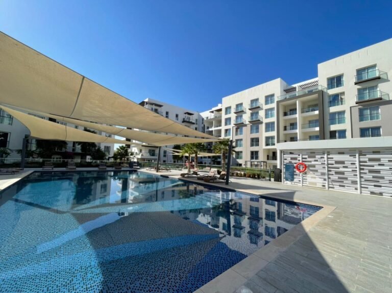 2 BR Stunning Freehold Apartment in The Gardens – Al Mouj