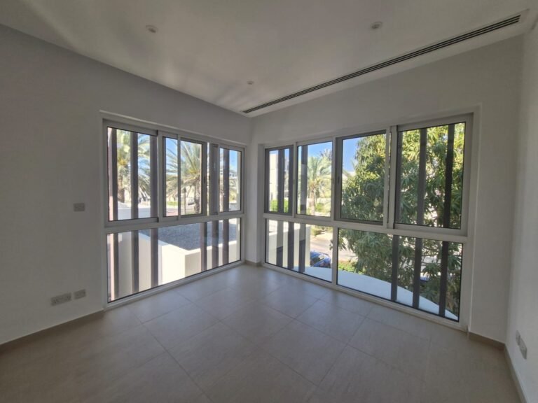 6 BR Spacious Freehold Villa in Al Mouj for Sale