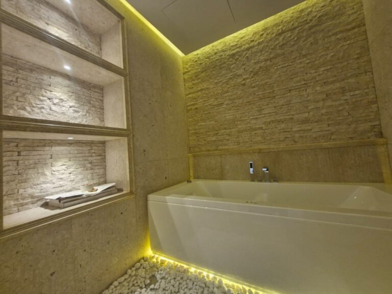 3 BR + Maids Room Improved Villa with Private Pool/Garden – Muscat Bay