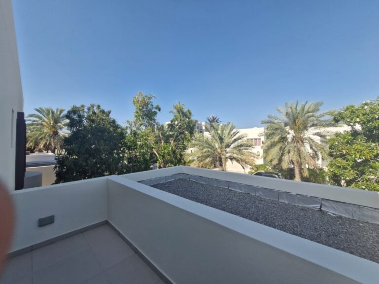 6 BR Spacious Freehold Villa in Al Mouj for Sale