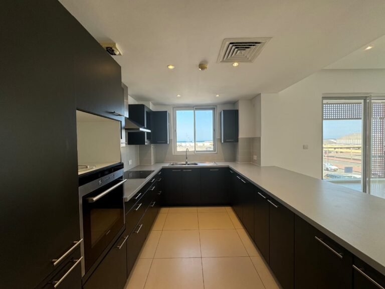 2 BR Corner Spacious Apartment in Al Mouj – Seaview