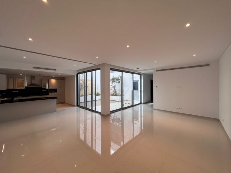 3 + 1 BR Freehold Amazing Villa for Sale in Al Mouj