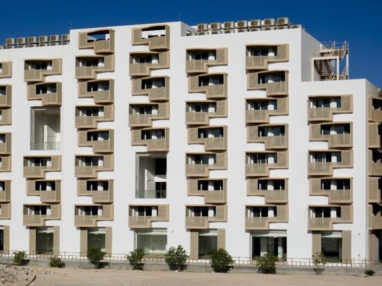 1 BR Freehold Sea Facing Apartment with Immediate Residency in Skyline Duqm