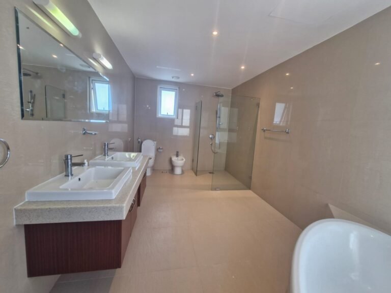 6 BR Spacious Freehold Villa in Al Mouj for Sale