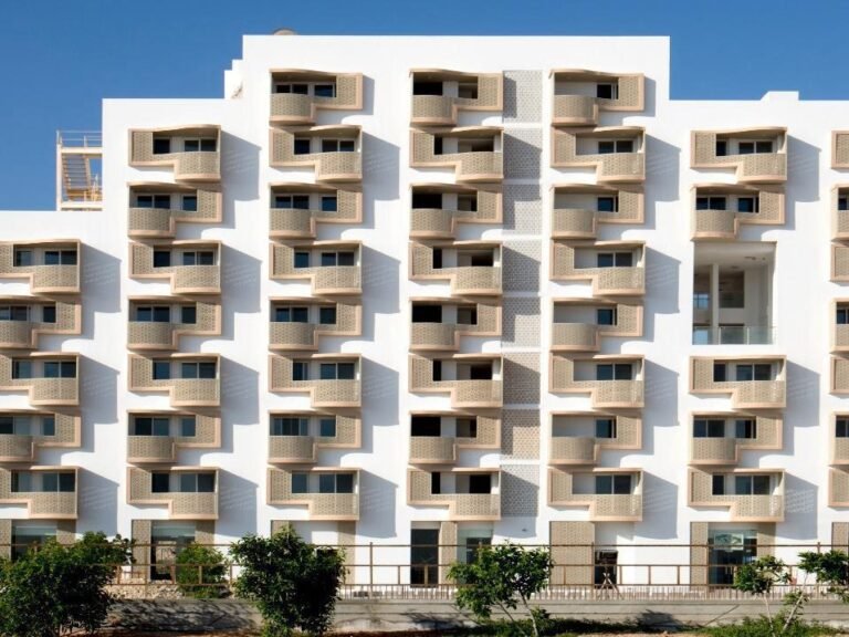 1 BR Freehold Sea Facing Apartment with Immediate Residency in Skyline Duqm