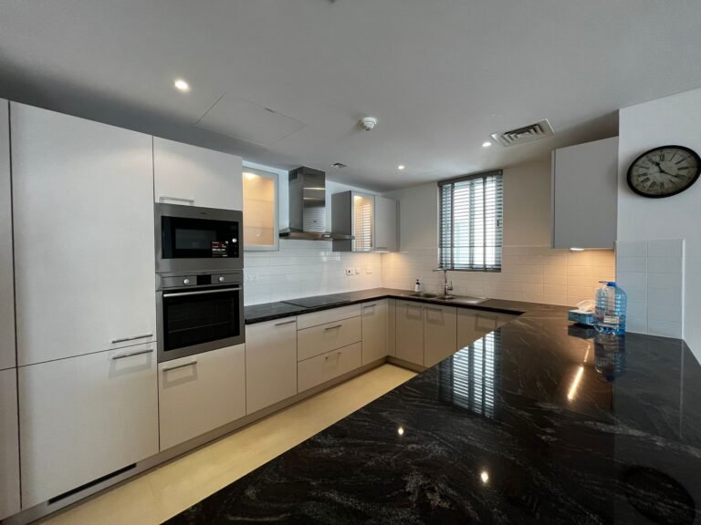 2 BR Stunning Freehold Apartment in The Gardens – Al Mouj