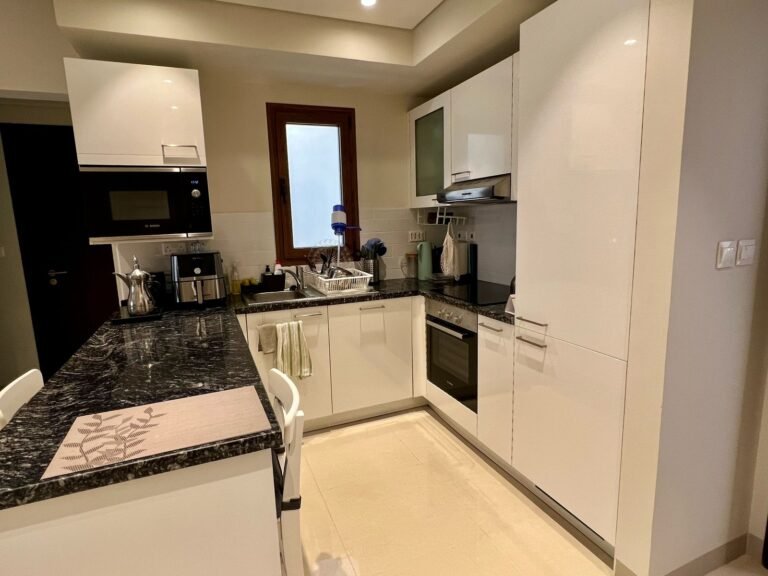 1 BR Fantastic Freehold Apartment in Jebel Sifah