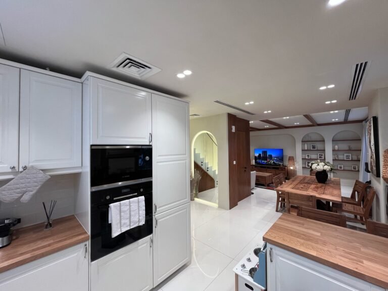 2 BR Fantastic Modern Townhouse in Al Mouj