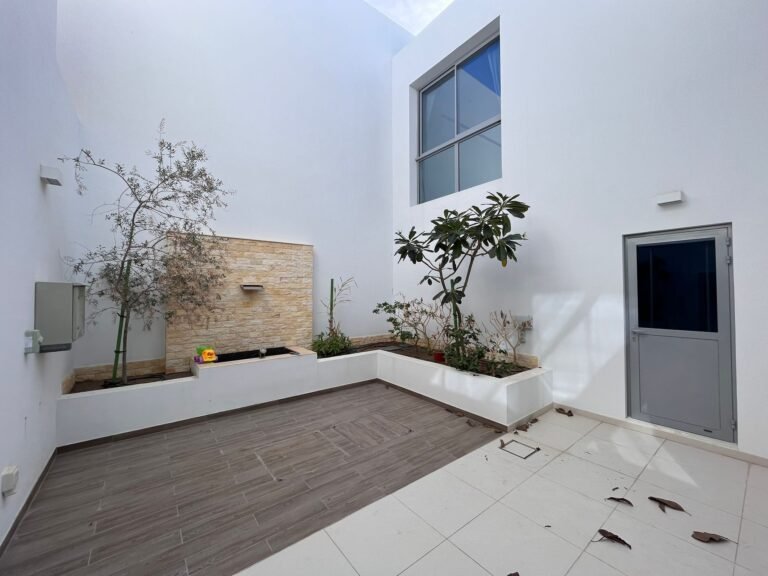 3 + 1 BR Freehold Amazing Villa for Sale in Al Mouj