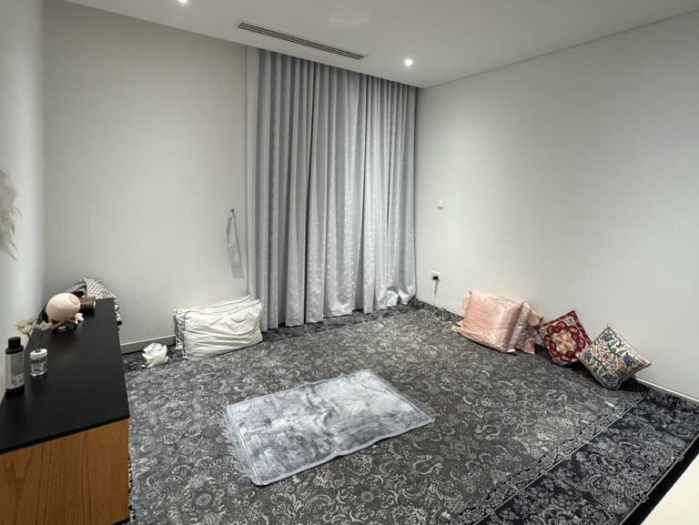 2 BR Corner Stunning Furnished Apartment with Balcony in Al Mouj