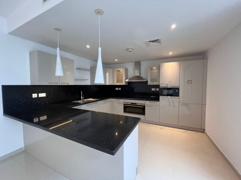 3 + 1 BR Freehold Amazing Villa for Sale in Al Mouj