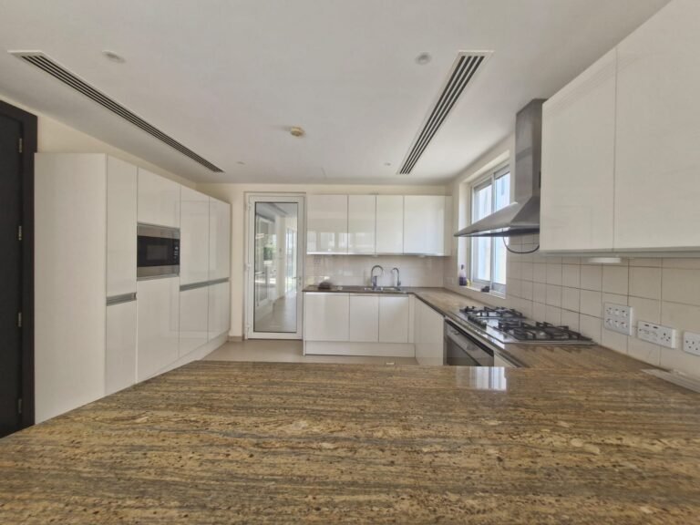 6 BR Spacious Freehold Villa in Al Mouj for Sale