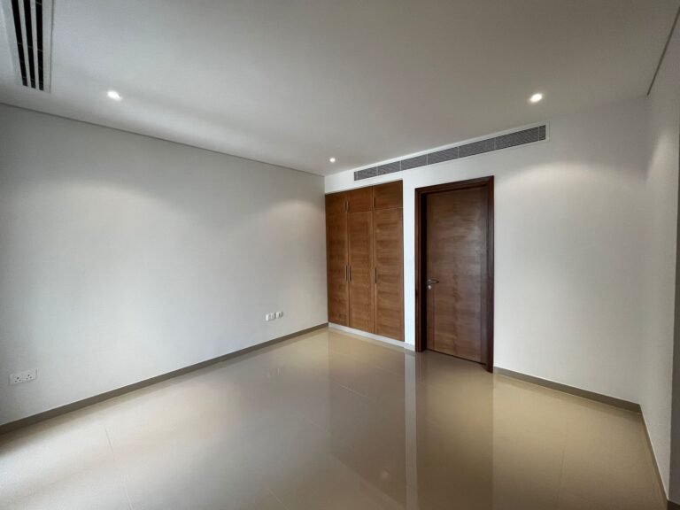 2 BR Stunning Freehold Apartment in The Gardens – Al Mouj