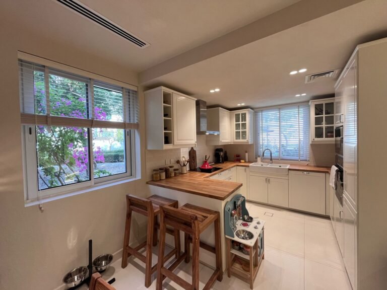 2 BR Fantastic Modern Townhouse in Al Mouj