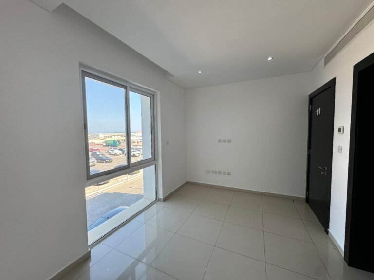 2 BR Corner Spacious Apartment in Al Mouj – Seaview