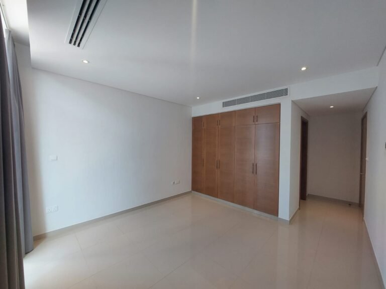 2 BR Charming Apartment in Al Mouj with Shared Amenities