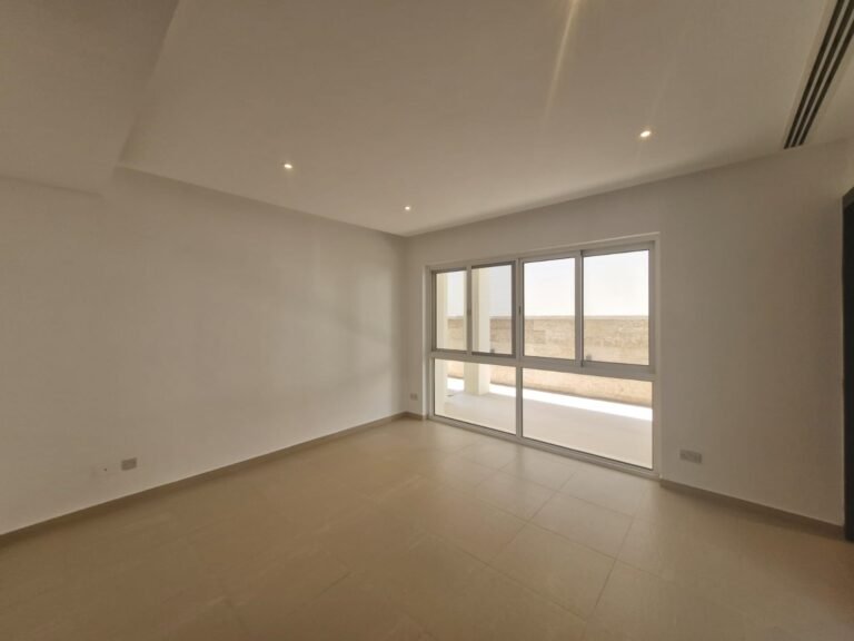 6 BR Spacious Freehold Villa in Al Mouj for Sale