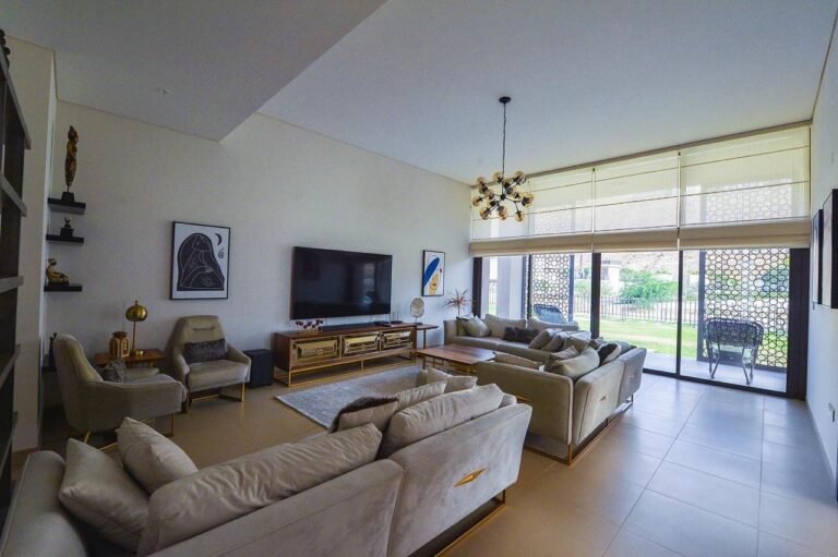5 BR Villa with Private Pool & Garden in Muscat Bay
