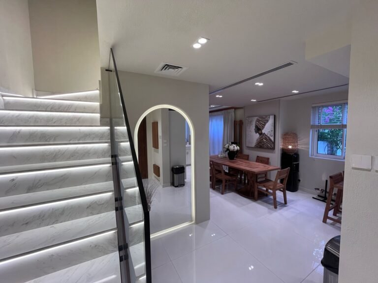 2 BR Fantastic Modern Townhouse in Al Mouj