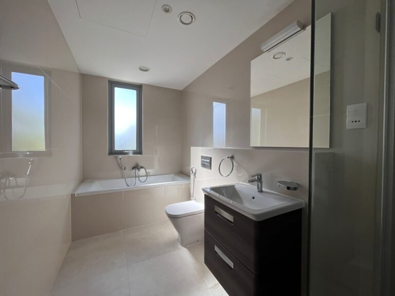 3 + 1 BR Freehold Amazing Villa for Sale in Al Mouj