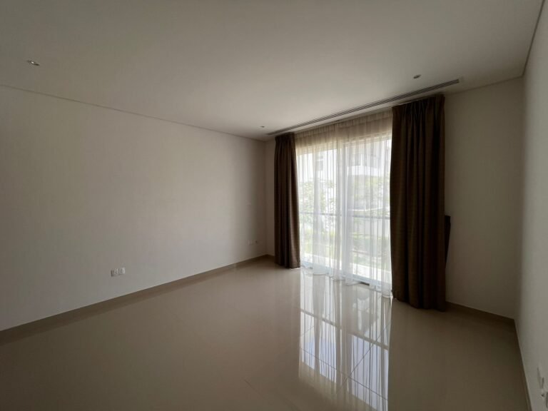 2 BR Stunning Freehold Apartment in The Gardens – Al Mouj