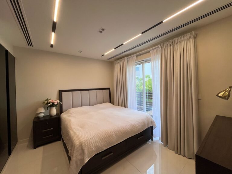 2 BR Fantastic Modern Townhouse in Al Mouj