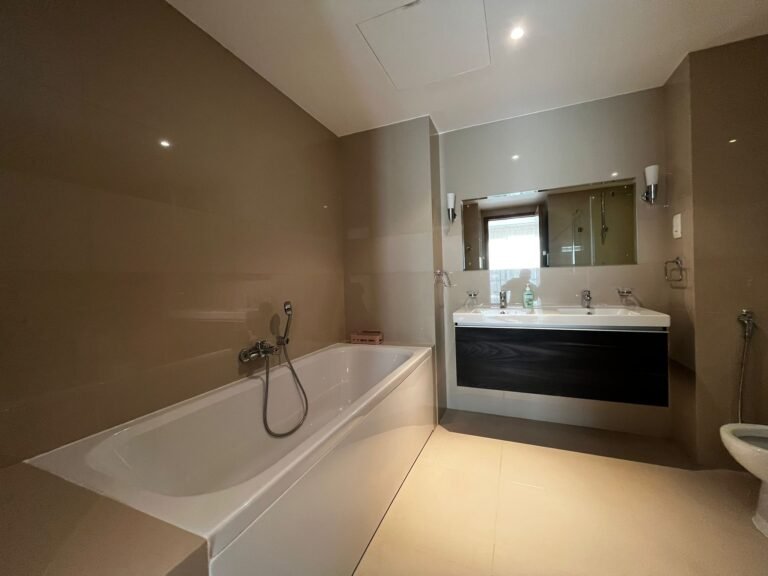 2 BR Stunning Freehold Apartment in The Gardens – Al Mouj