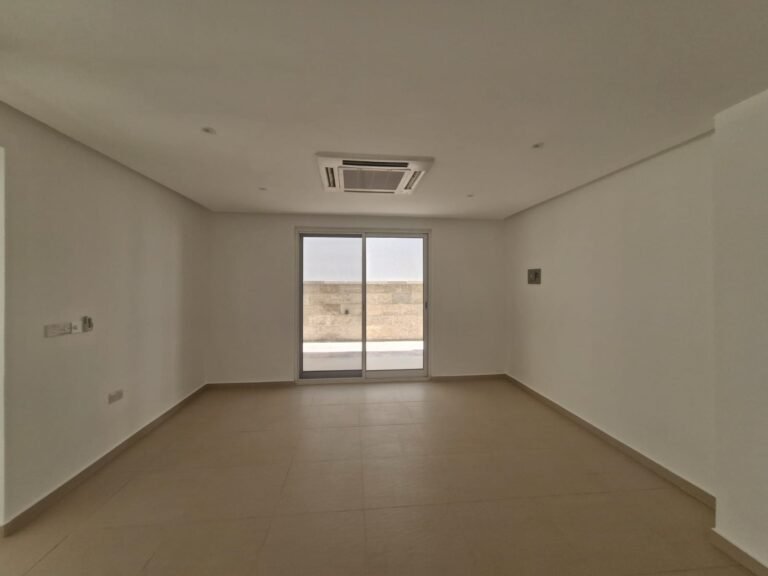 6 BR Spacious Freehold Villa in Al Mouj for Sale