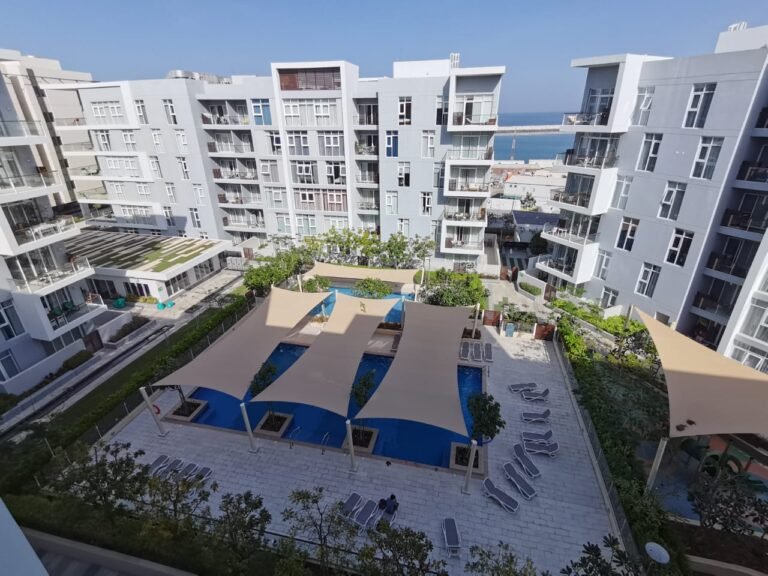 1 BR Modern Stunning Freehold Apartment in Al Mouj with Shared Amenities
